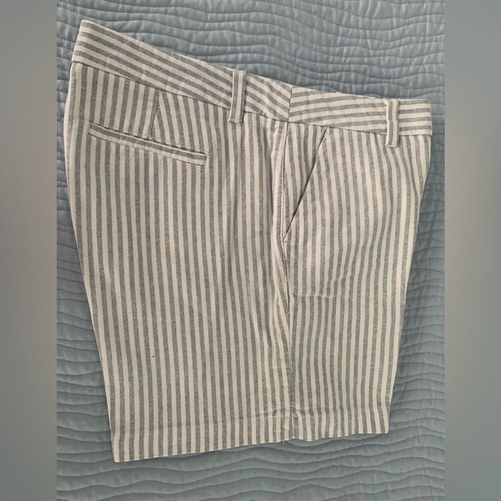 Nice pair of blue gray & white cotton comfy shorts. Merona Size 4.
